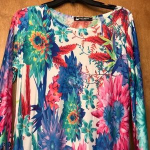 Long dress never worn ...Chao Meng XL